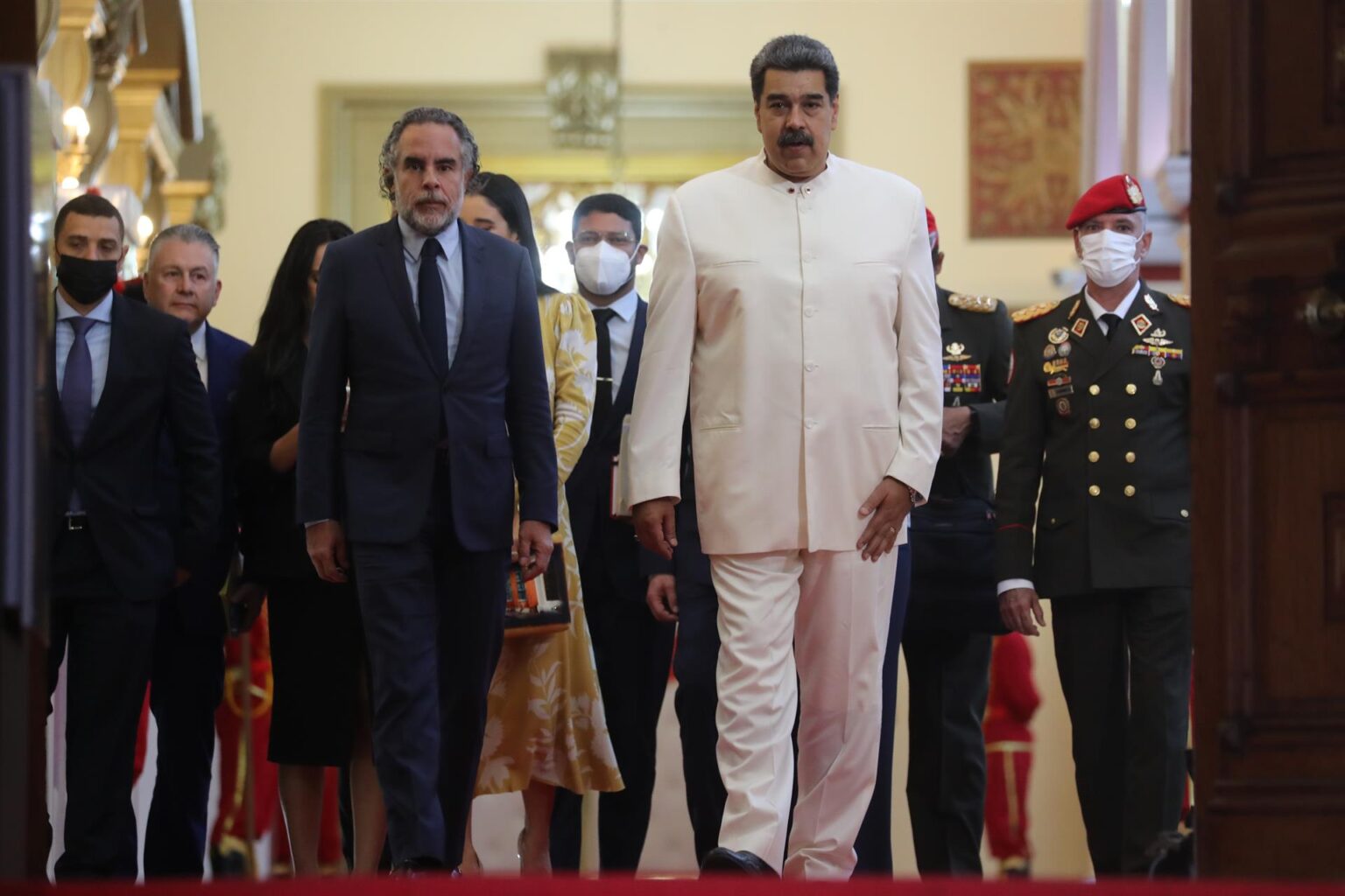 Risas Y Abrazos En La Presentación De Credenciales Del Embajador De ...