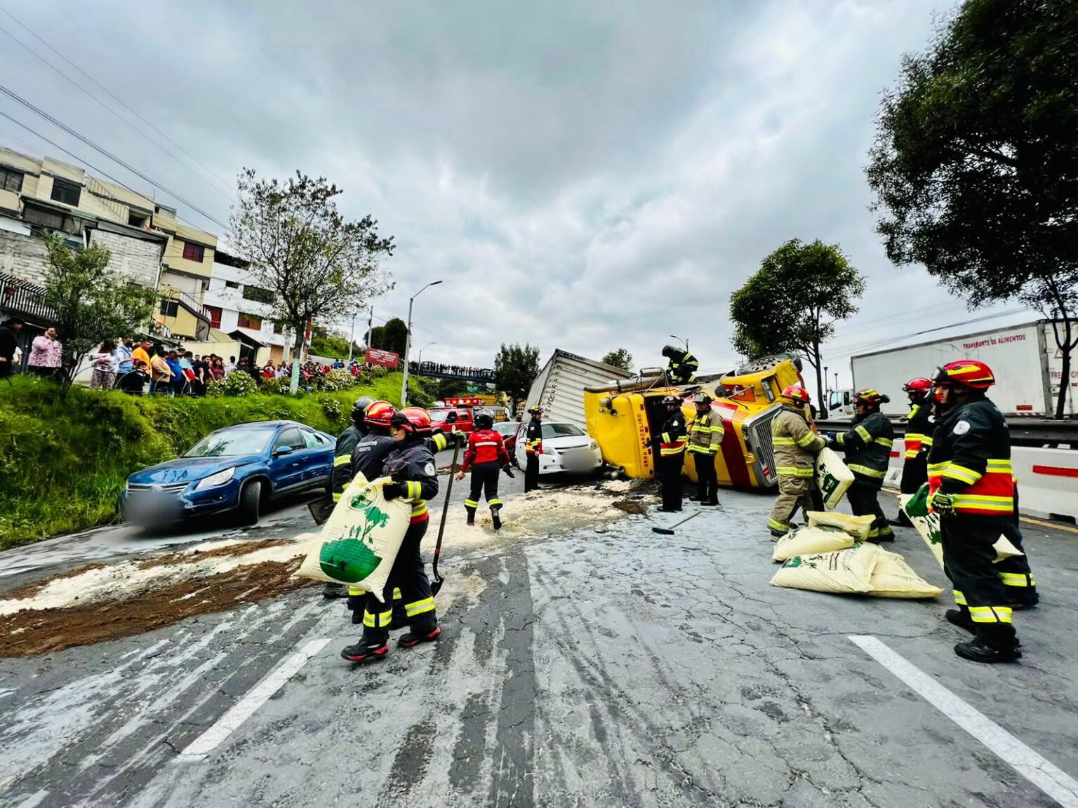 La Avenida Simón Bolívar En Quito Estará Habilitada A Las 1700 Tras Siniestro Múltiple Que 2229