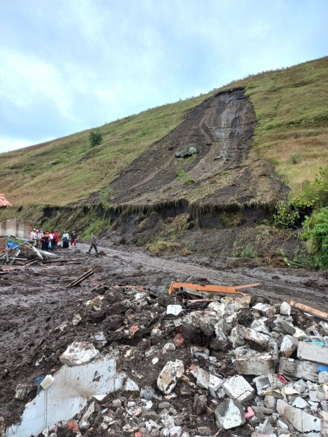 Problemas Deslaves desborde de ríos y quebradas e inundaciones son