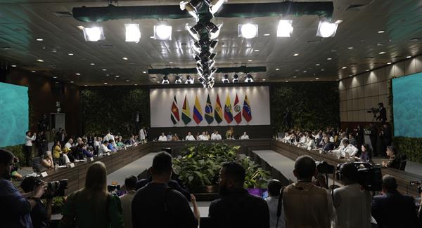 Registro del IV encuentro de gobernantes de la OTCA, creada en 1995 y formado por los ochos países amazónicos (Bolivia, Brasil, Colombia, Ecuador, Guyana, Perú, Surinam y Venezuela)