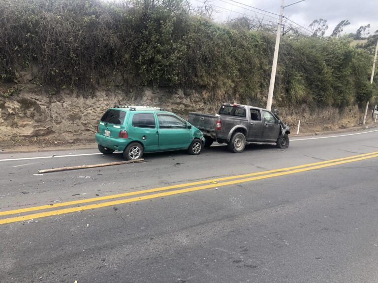 Choque De Tres Carros En Alobamba Deja Un Herido – Diario La Hora