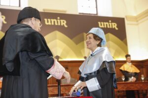 Directora de la Academia Ecuatoriana de la Lengua, Doctora Honoris Causa por la UNIR