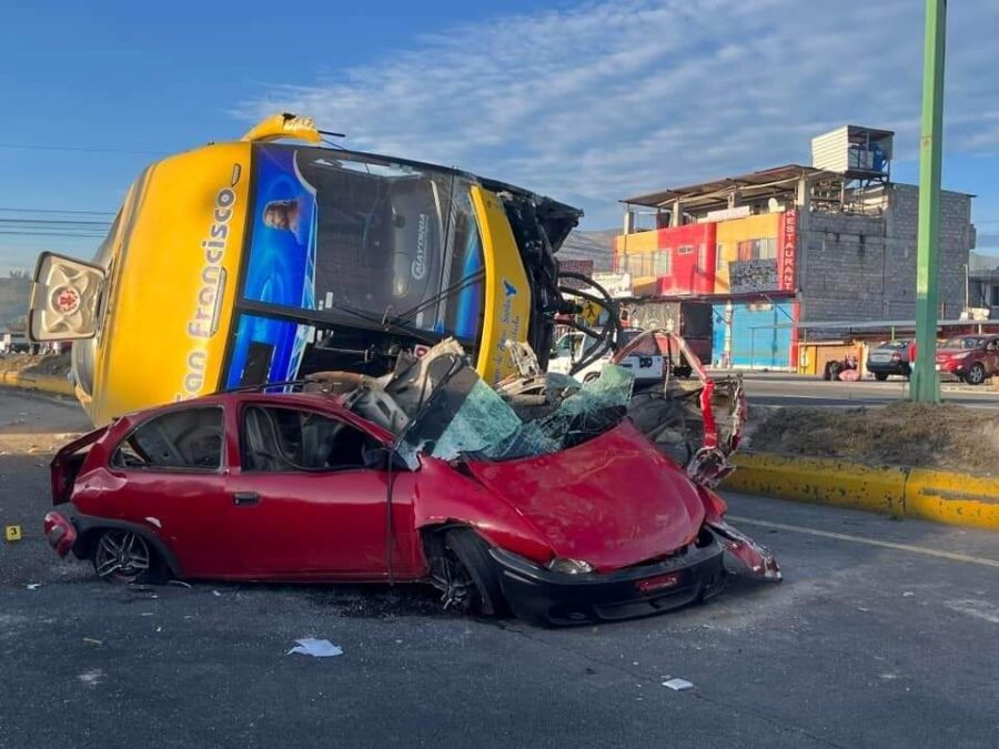 Ocho Heridos En Un Accidente De Tránsito Entre Un Bus Y Un Automóvil ...