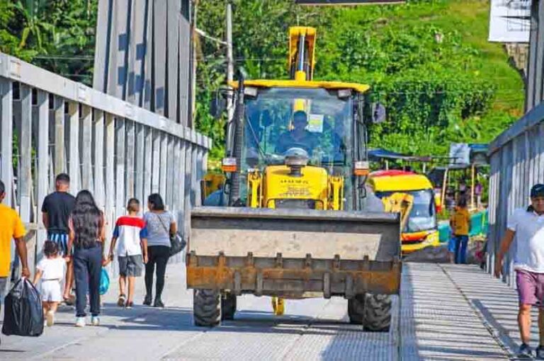 Puente sobre el río Blanco está casi listo Diario La Hora