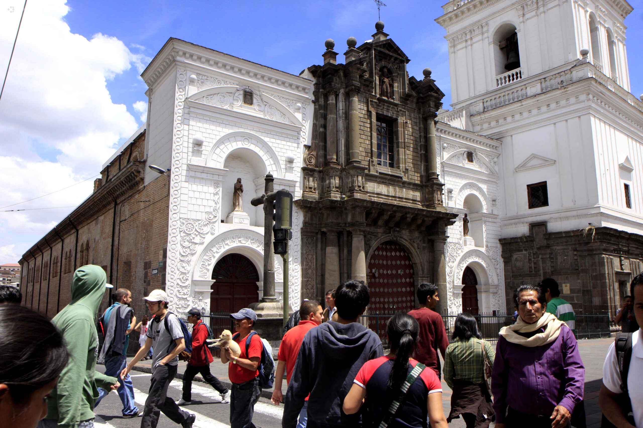 Ecuatorianos ven con optimismo y expectativa el futuro del país ...