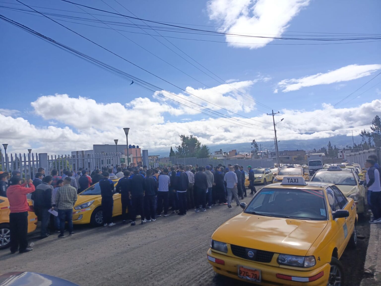 Delincuentes Que Le Robaron A Un Taxista En Ambato Son Sentenciados A