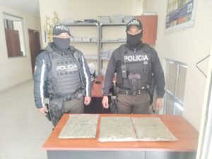 Policía en Pelileo decomisa alrededor de un kilo y medio de marihuana