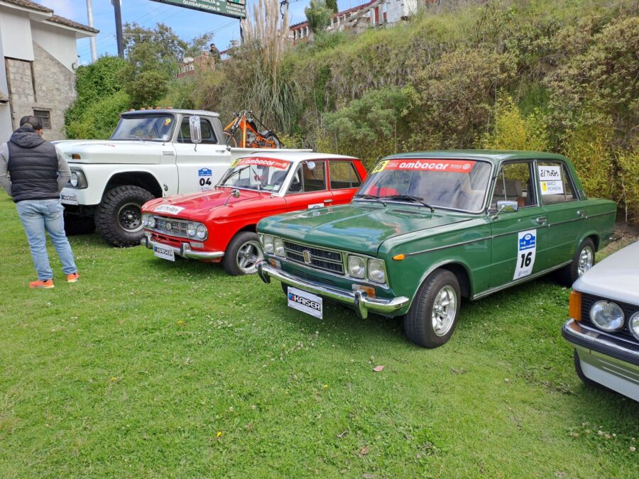 Exhibición y rally de autos clásicos en Ambato – Diario La Hora