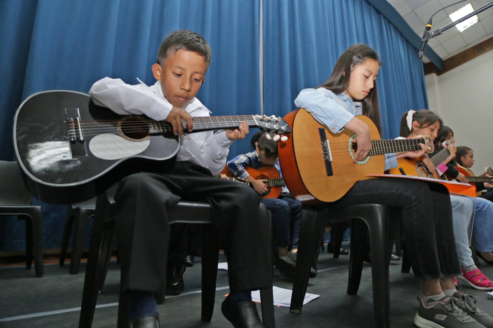 Guitarra, ballet y canto son algunos de los talleres disponibles.