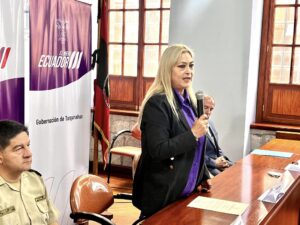 Gobernadora de Tungurahua se niega a presentar acción de personal