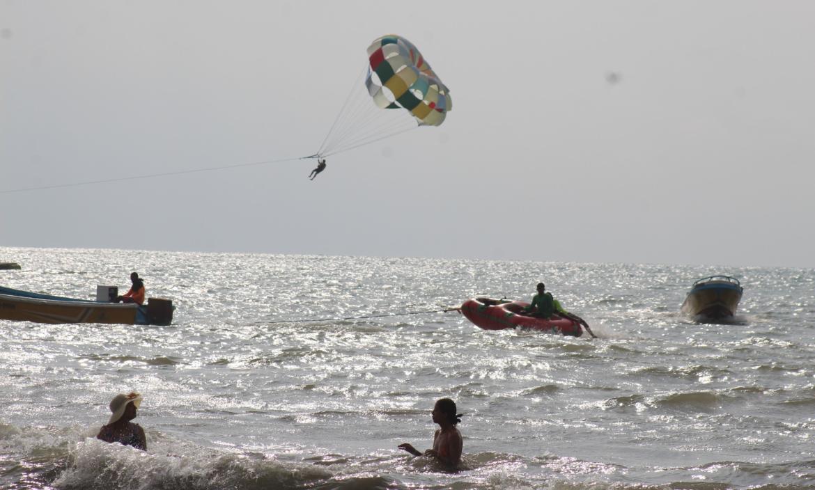 Kitesurf. En las playas del sur de Esmeraldas se puede practicar este tan solicitado deporte