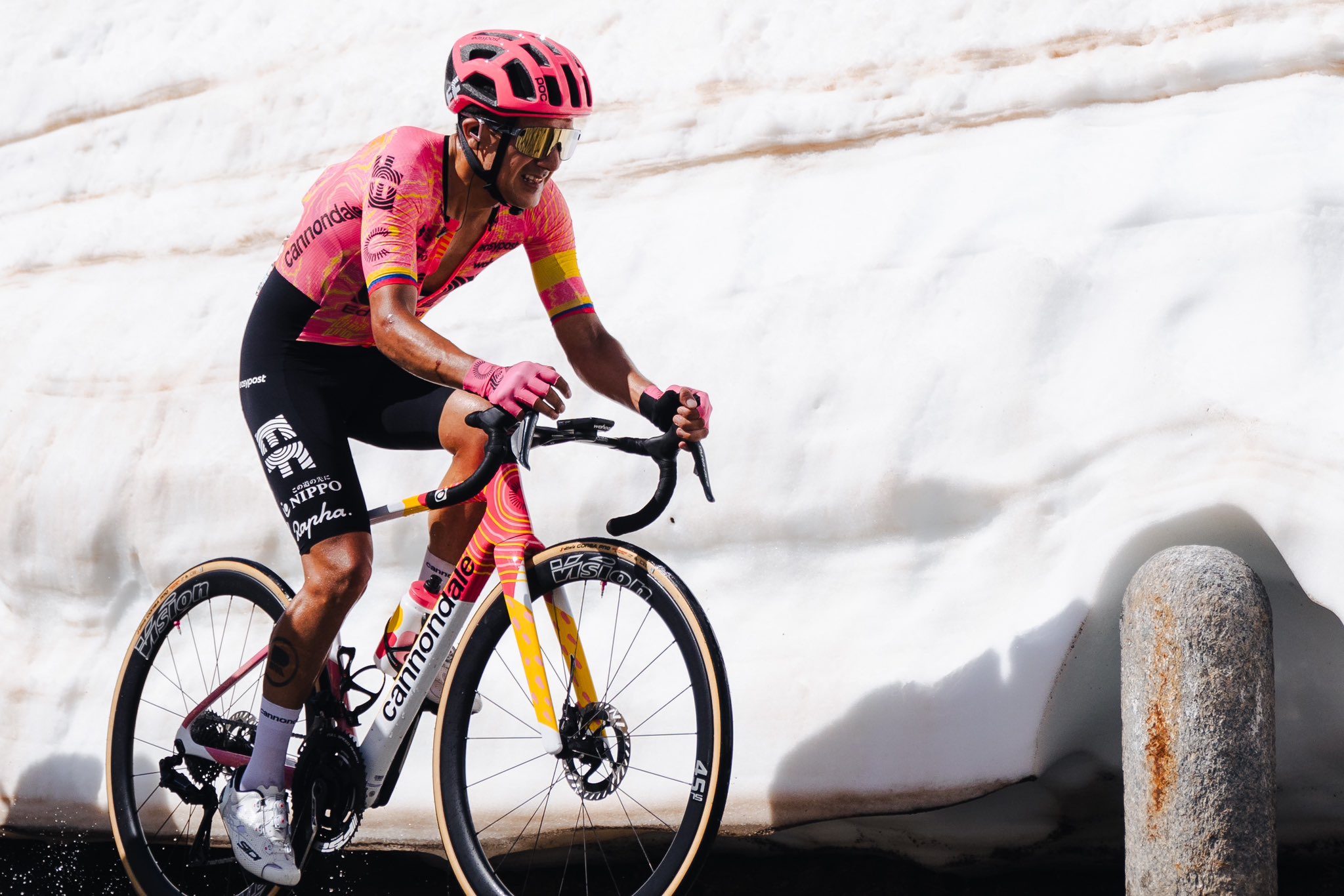 Ciclista. Richard Carapaz en su preparación camino al Tour de Francia 2024.