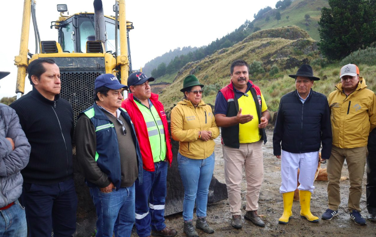 Autoridades visitraon los sectores de Angamarca y Pinllopata, situados en Cotopaxi, y Simiatug, en Bolívar. El objetivo principal de esta expedición fue iniciar el trazado técnico de la Vía Ambato – Pasa – El Corazón.