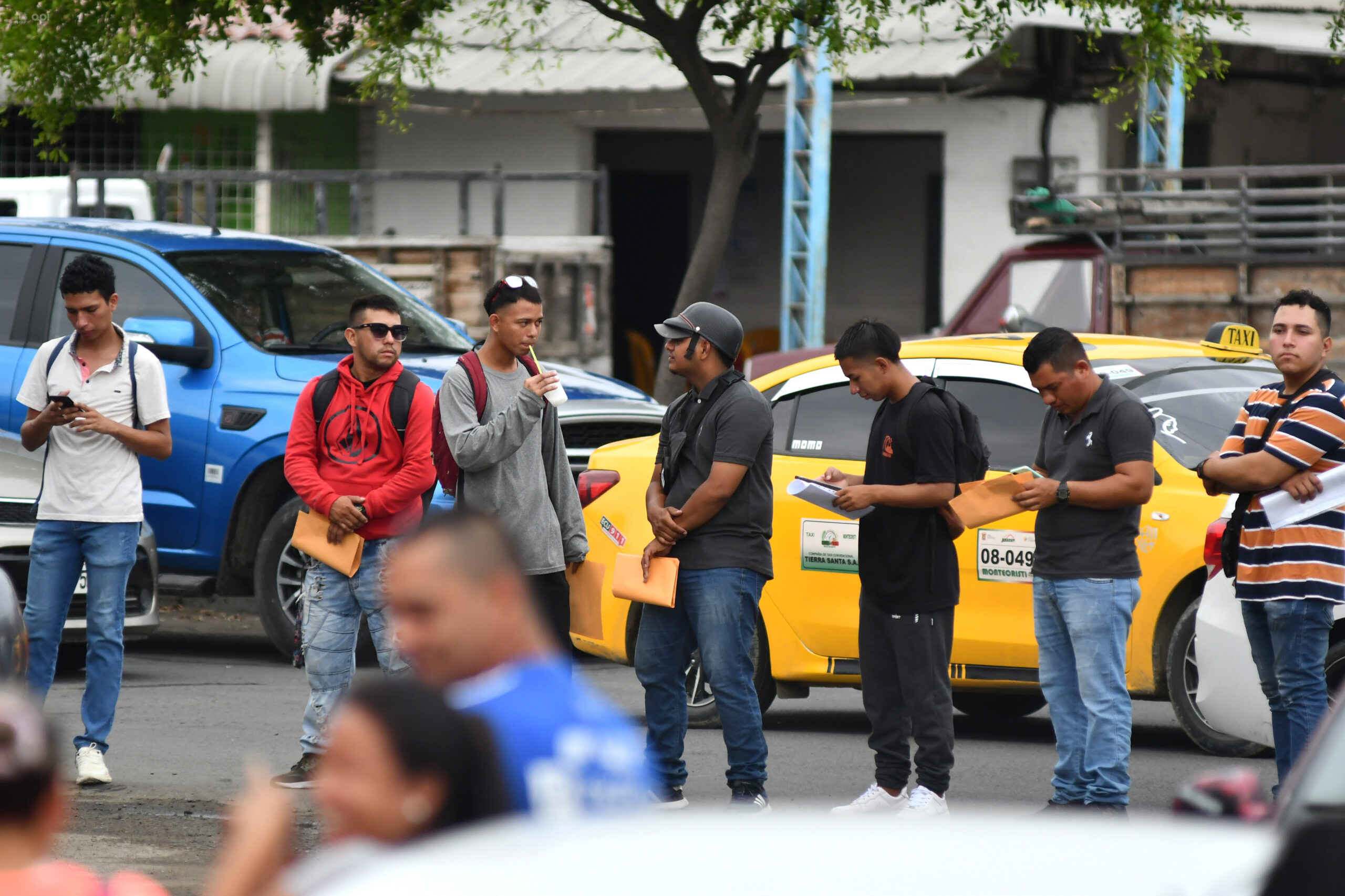 DESEMPLEO. Ante cualquier convocatoria de reclutamiento, se forman largas filas de ecuatorianos buscando empleo. API