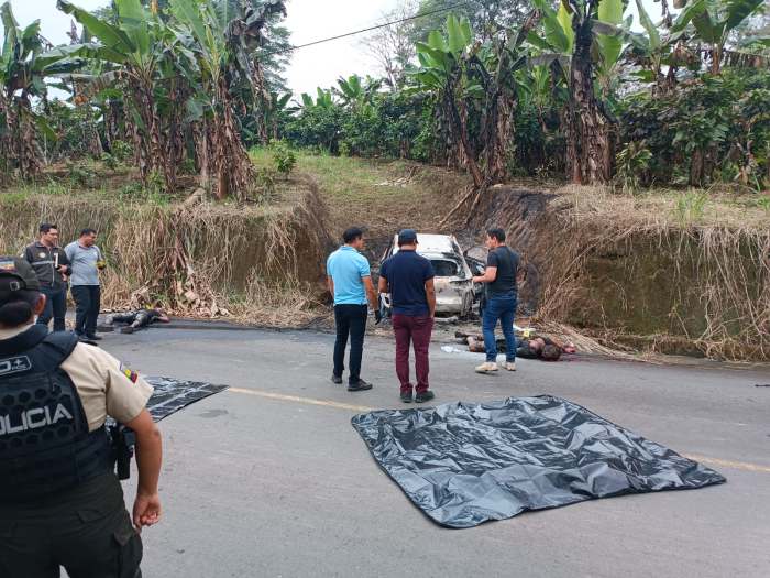 LEVANTAMIENTO. Los cadáveres fueron trasladados al Centro Forense de Santo Domingo.