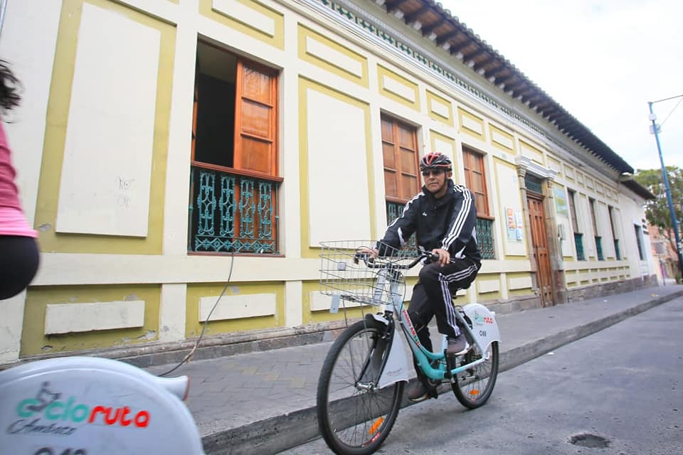 La ruta ciclística familiar iniciará en la avenida Manuela Sáenz.