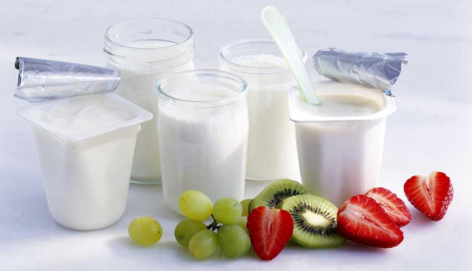 El yogur puede ir acompañado de varios productos para su consumo.