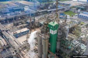 La Refinería de Esmeraldas reduce su capacidad operativa
