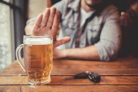 INICIATIVA. La generación Z (nacidos entre 1997 y 2015) es la que más promueve reducir el consumo de alcohol por medio del movimiento ‘sober curious’.
