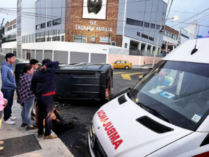 En la ambulancia se atendió a una mujer adulta mayor.