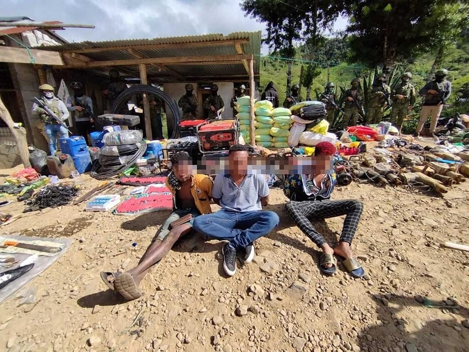 Participación. Personas detenidas y varias evidencias dan cuenta de la presencia de Los Lobos en las zonas de minería ilegal en Imbabura.