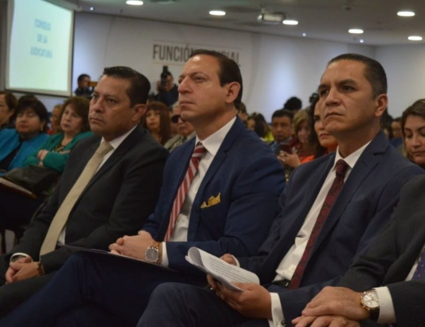 PERSONAJE. Wilman Terán (der) cuando presidía el Consejo de la Judicatura. Junto a él, los exvocales Xavier Muñoz y Juan José Morillo. (Foto archivo).